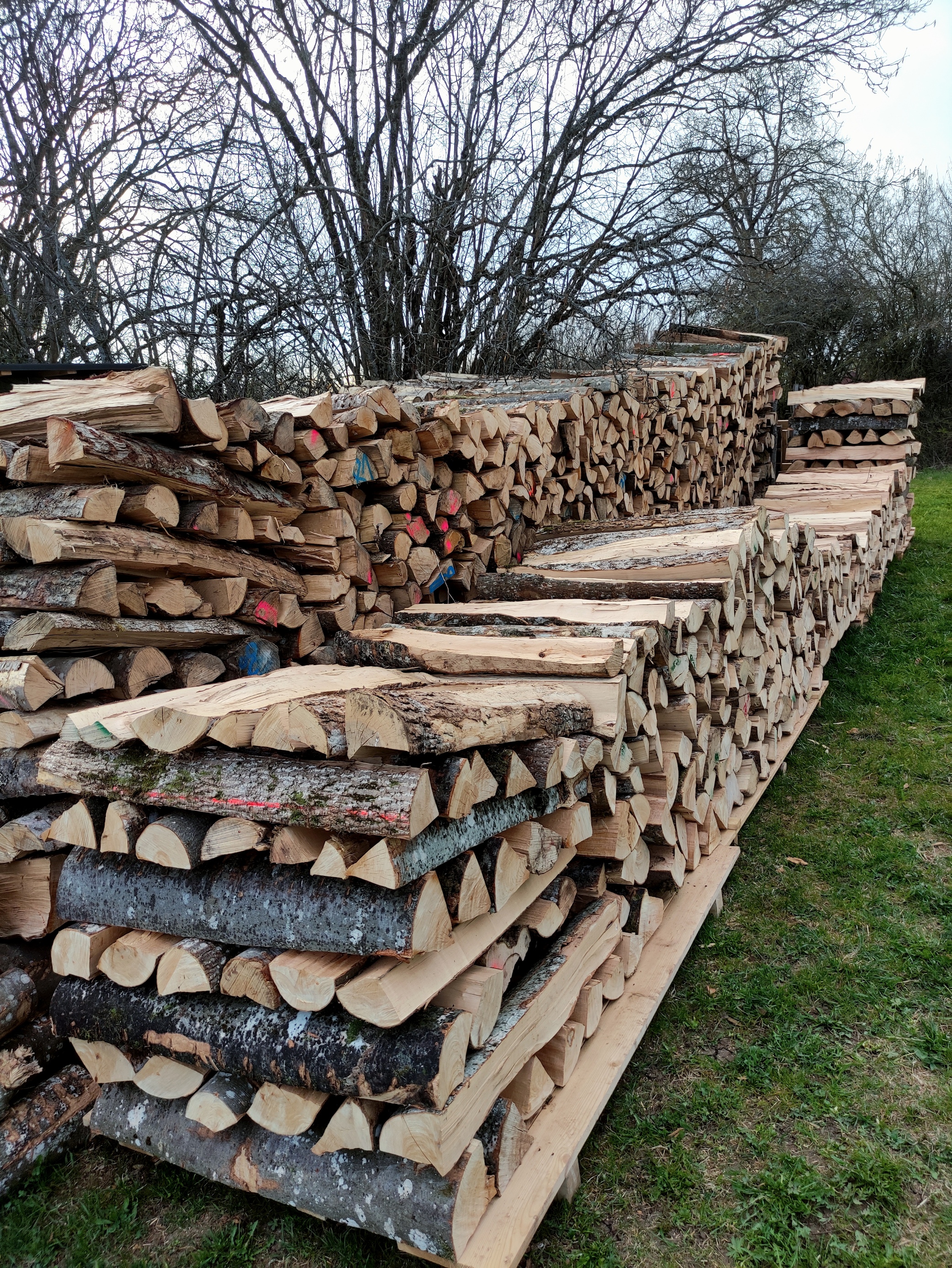 Meterholz gestapelt